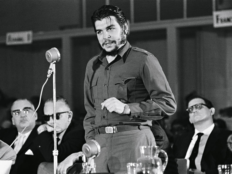 "Hayatta daima gerçekleri savun! Takdir eden olmasa bile, vicdanına hesap vermekten kurtulursun." - Che Guevara.
